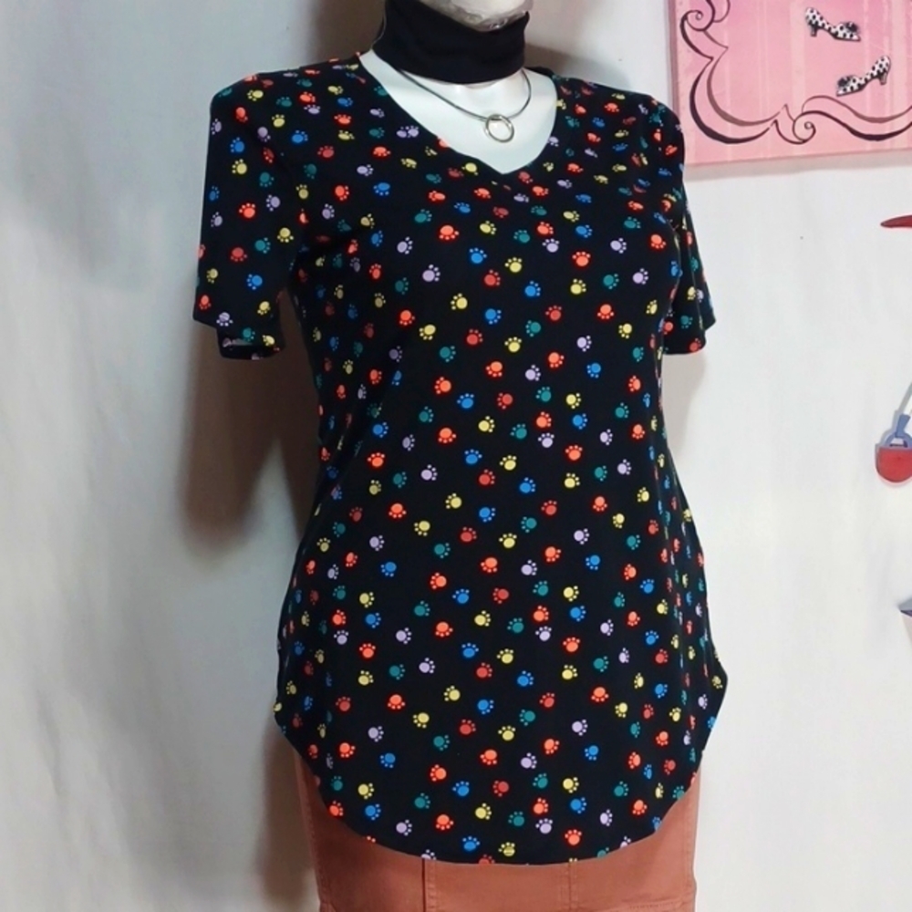 LULAROE WOMENS TOP SIZE SMALL IN A BEAUTIFUL BLACK WITH PRINTS Size Small